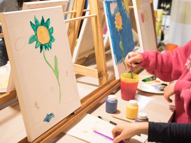 kids painting